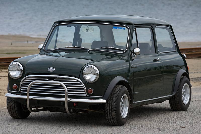 Twin-Engined 1970 Mini - Reader Resto