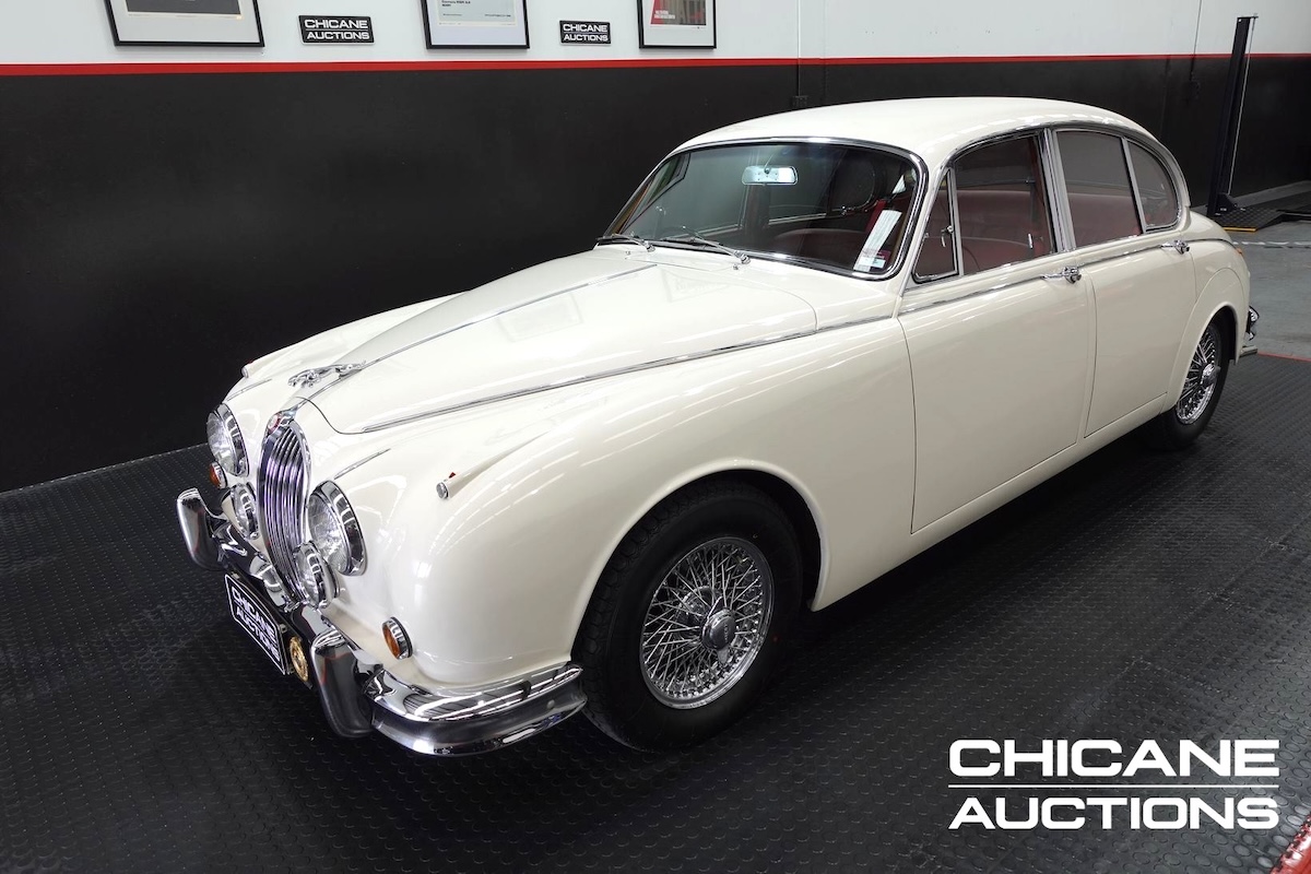 Jaguar Mk II 3.8 – racer's weapon and the perfect getaway car