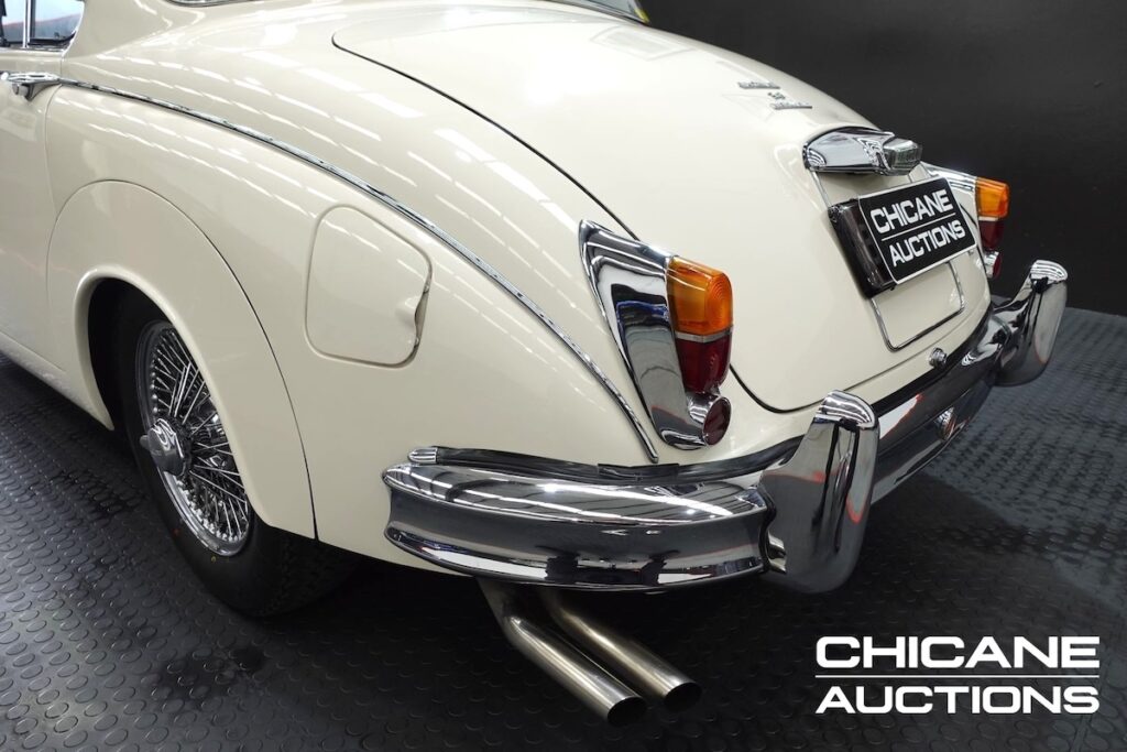 Jaguar Mk II 3.8 – racer's weapon and the perfect getaway car